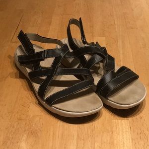 *SOLD elsewhere* - Easy Spirit Shellrock Black Leather Sandals, 9W
